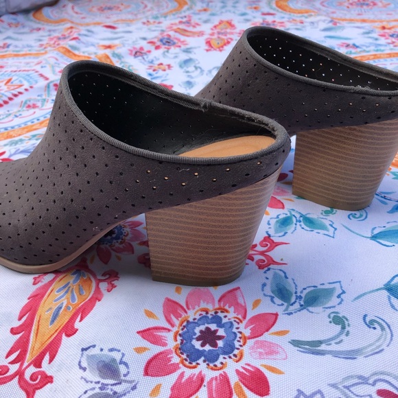 QUPID SLIP ON MULES - Picture 5 of 6